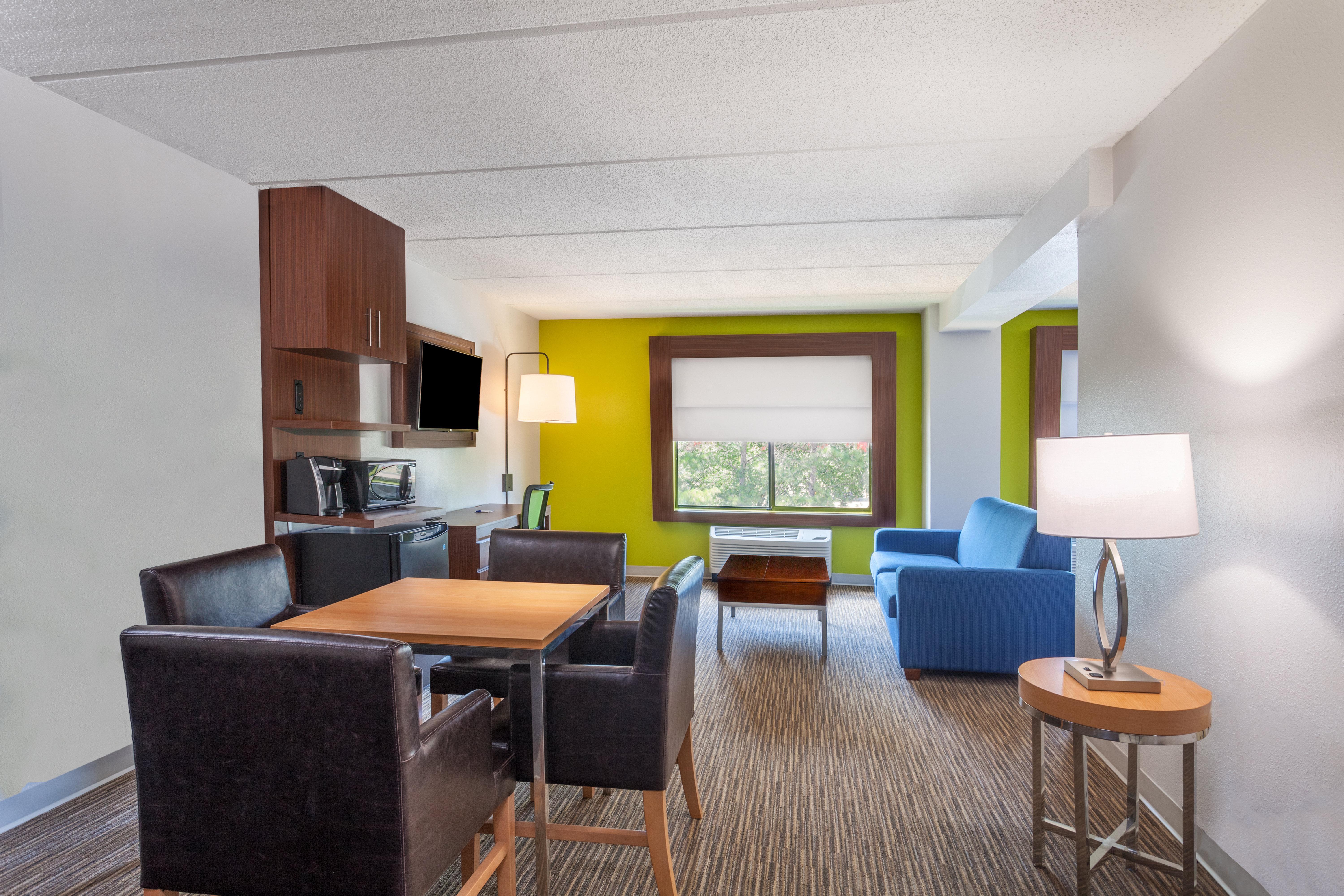 Holiday Inn Express & Suites Augusta West - Ft Gordon Area By Ihg Exterior photo