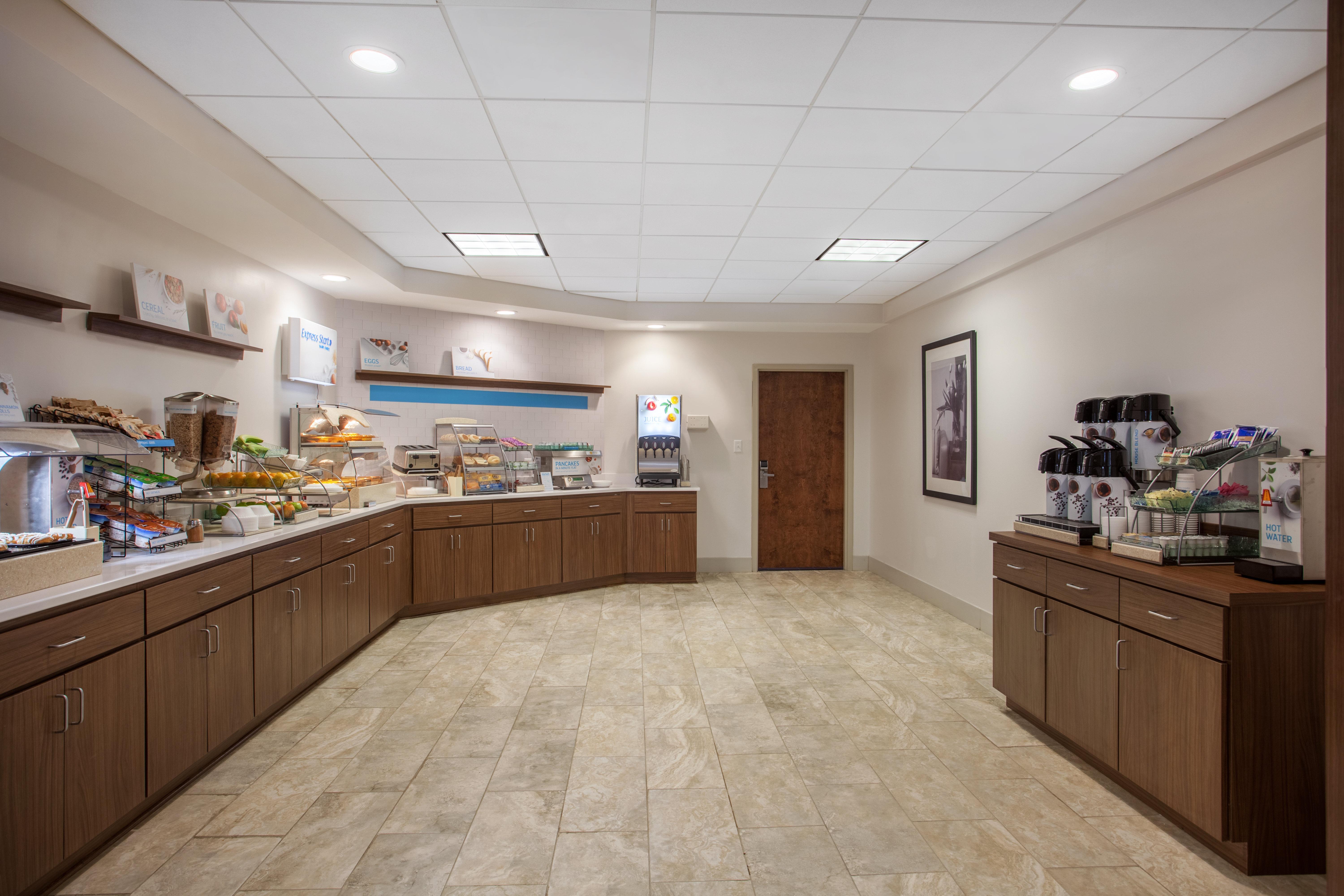 Holiday Inn Express & Suites Augusta West - Ft Gordon Area By Ihg Exterior photo